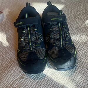 Merrell kids Trail‎ Chader hiking outdoor sneakers size 4